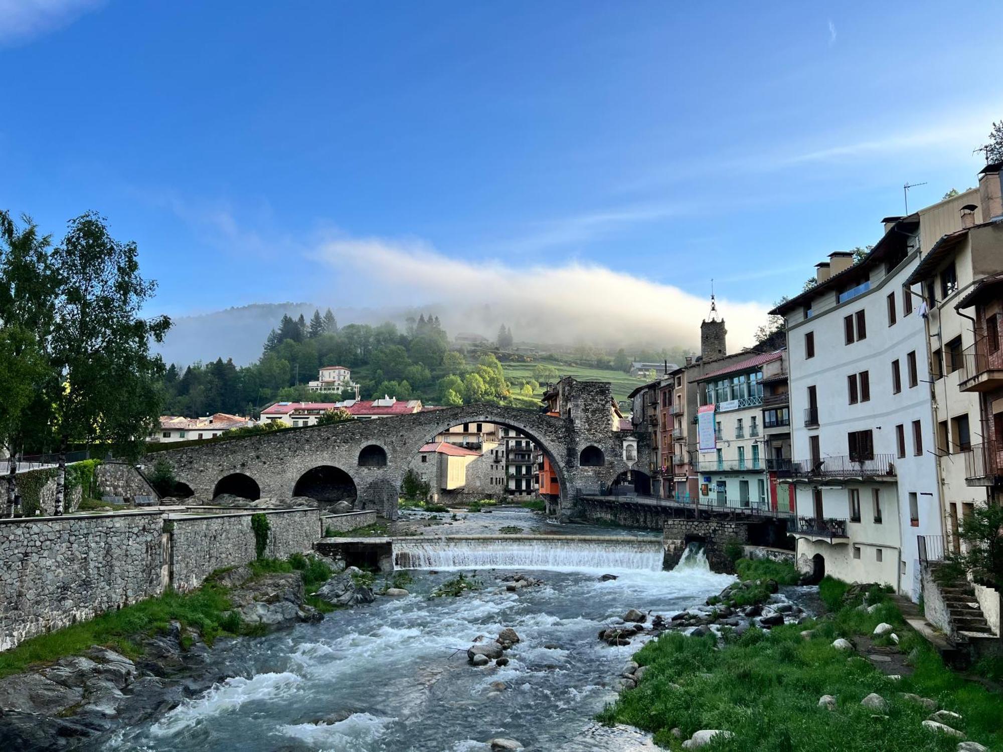 Apartamento Colgante Al Rio Con Vistas Al Puente กัมโปรดอน ภายนอก รูปภาพ