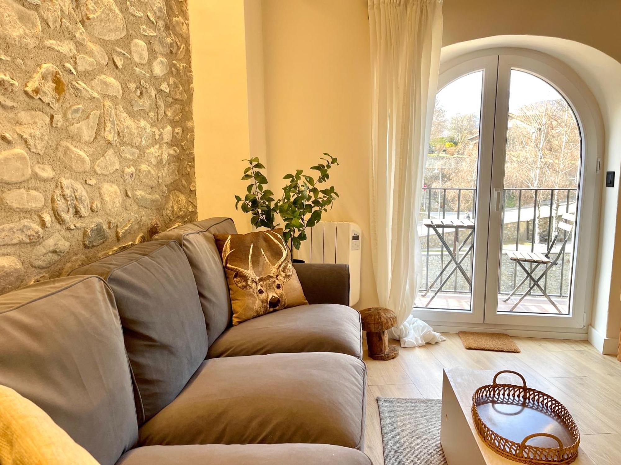 Apartamento Colgante Al Rio Con Vistas Al Puente กัมโปรดอน ภายนอก รูปภาพ